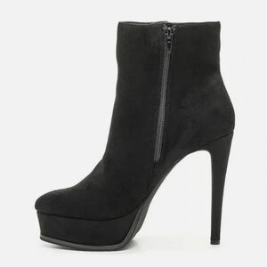 Jennifer Lopez Black High Heel Boots
